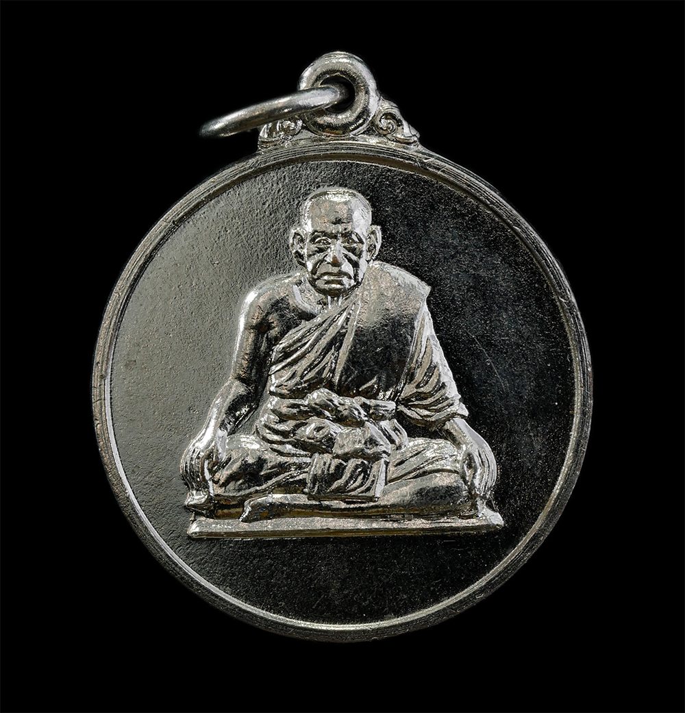 12Aug24 (76)p.jpg - เหรียญพระอาจารย์ผ่อง จินดา(พระครูมงคลญาณสุนทร) วัดสามปลื้ม(วัดจักรวรรดิราชาวาส) กรุงเทพฯ ปี2530 ที่ระลึกอายุ 7 รอบ เนื้อกะไหล่เงิน พระเก่าสวย  | https://kamulet.in.th